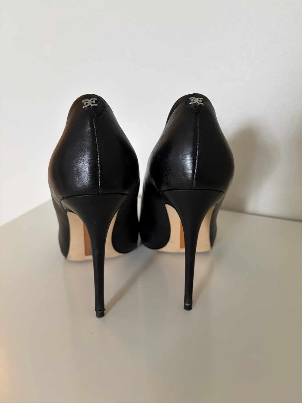 Sam Edelman Black Leather Pointed-Toe Stiletto pump - Picture 3 of 6